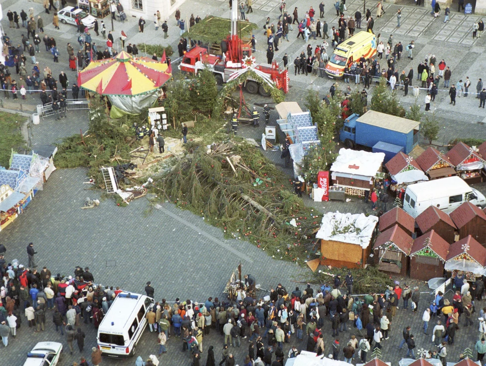 Traditions tchèques de Noël, sapin de Noël Prague, 2003, CTK